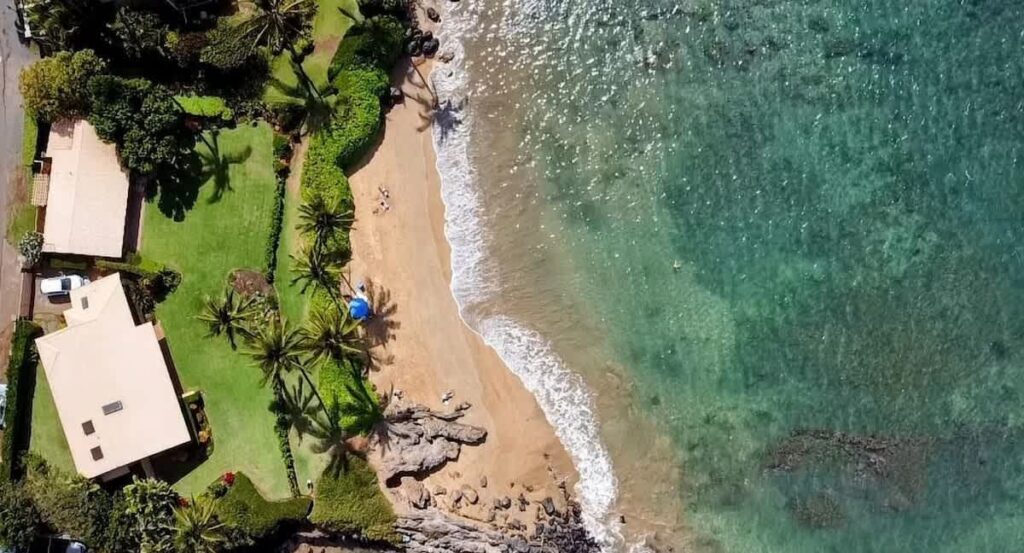 Beach front Honu Cottage Main Image