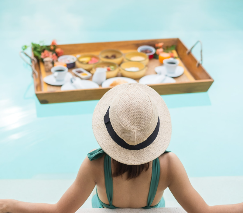 woman-having-floating-breakfast